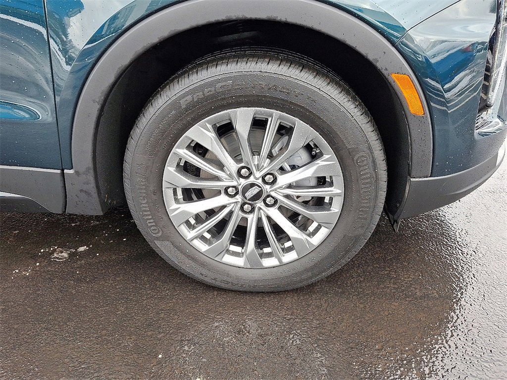 Used 2025 Cadillac XT4 Premium Luxury w/ Cold Weather Package image 11