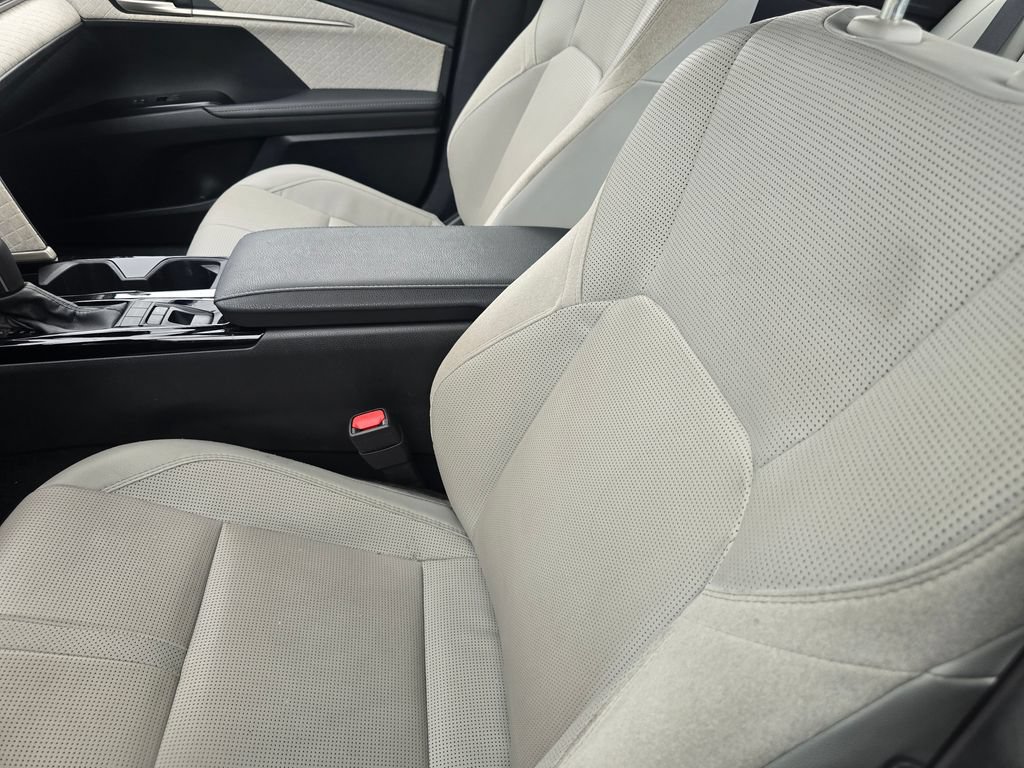 Used 2025 Toyota Camry XLE AWD/4WD image 25