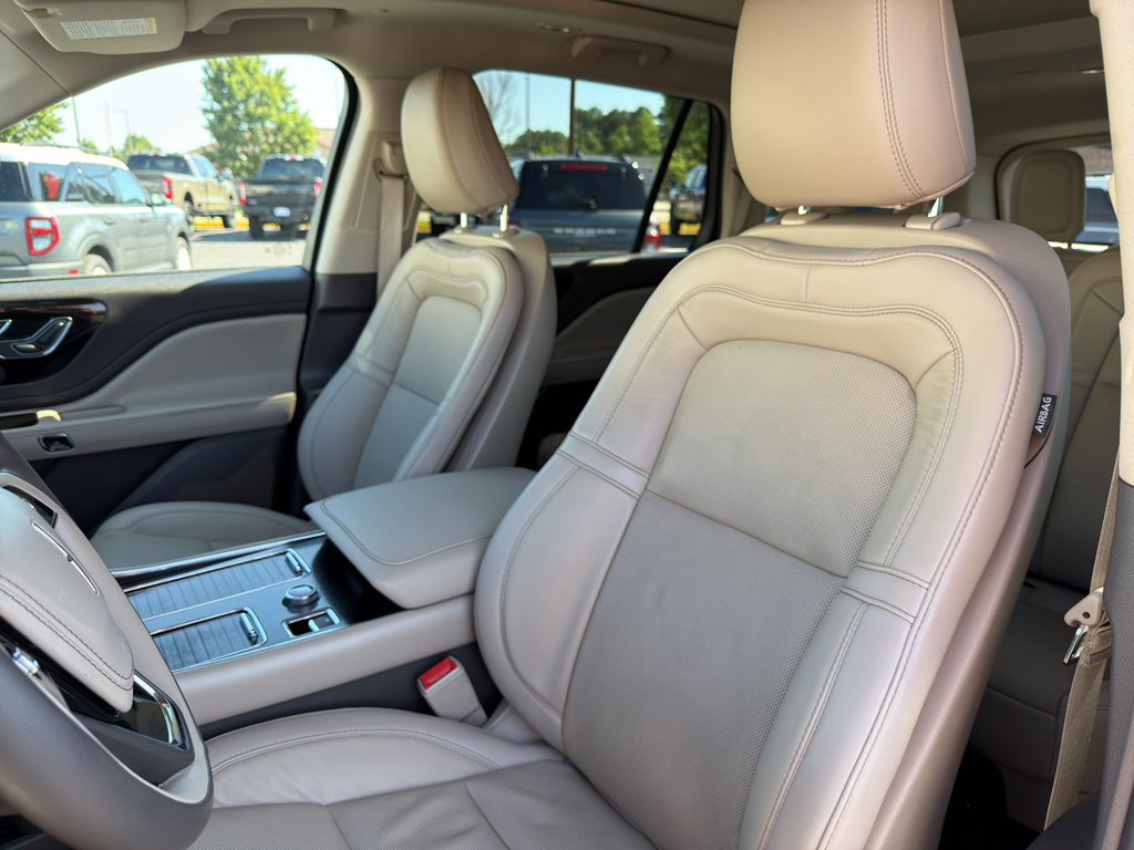 Used 2023 Lincoln Aviator Grand Touring w/ Equipment Group 301A AWD/4WD image 23