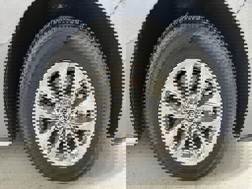 Used 2025 Toyota Sienna XLE image 66