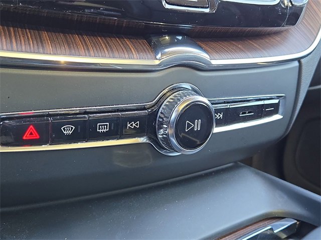 Used 2022 Volvo XC60 B5 Momentum w/ Climate Package image 14