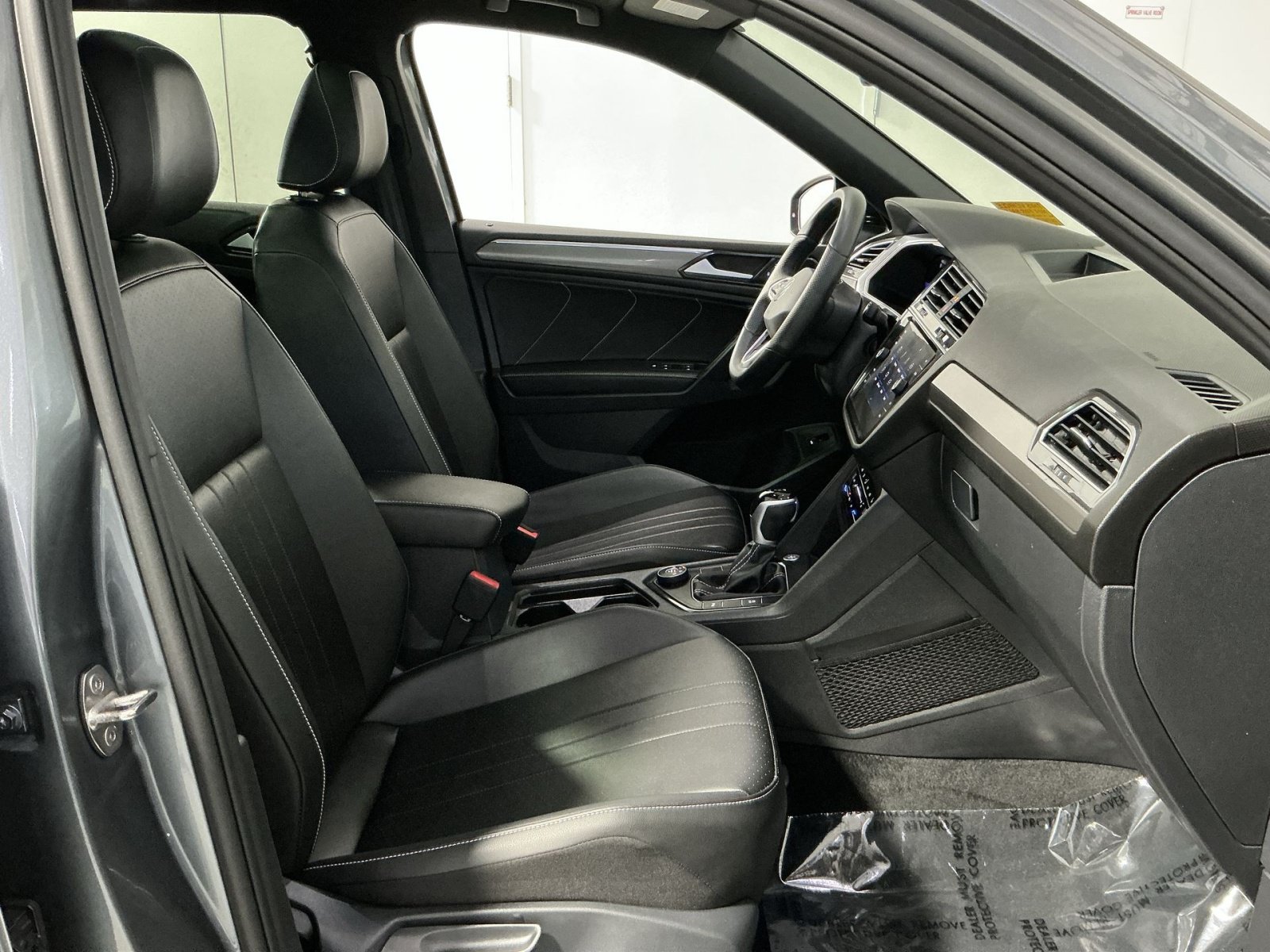 Used 2024 Volkswagen Tiguan SE R-Line AWD/4WD image 26