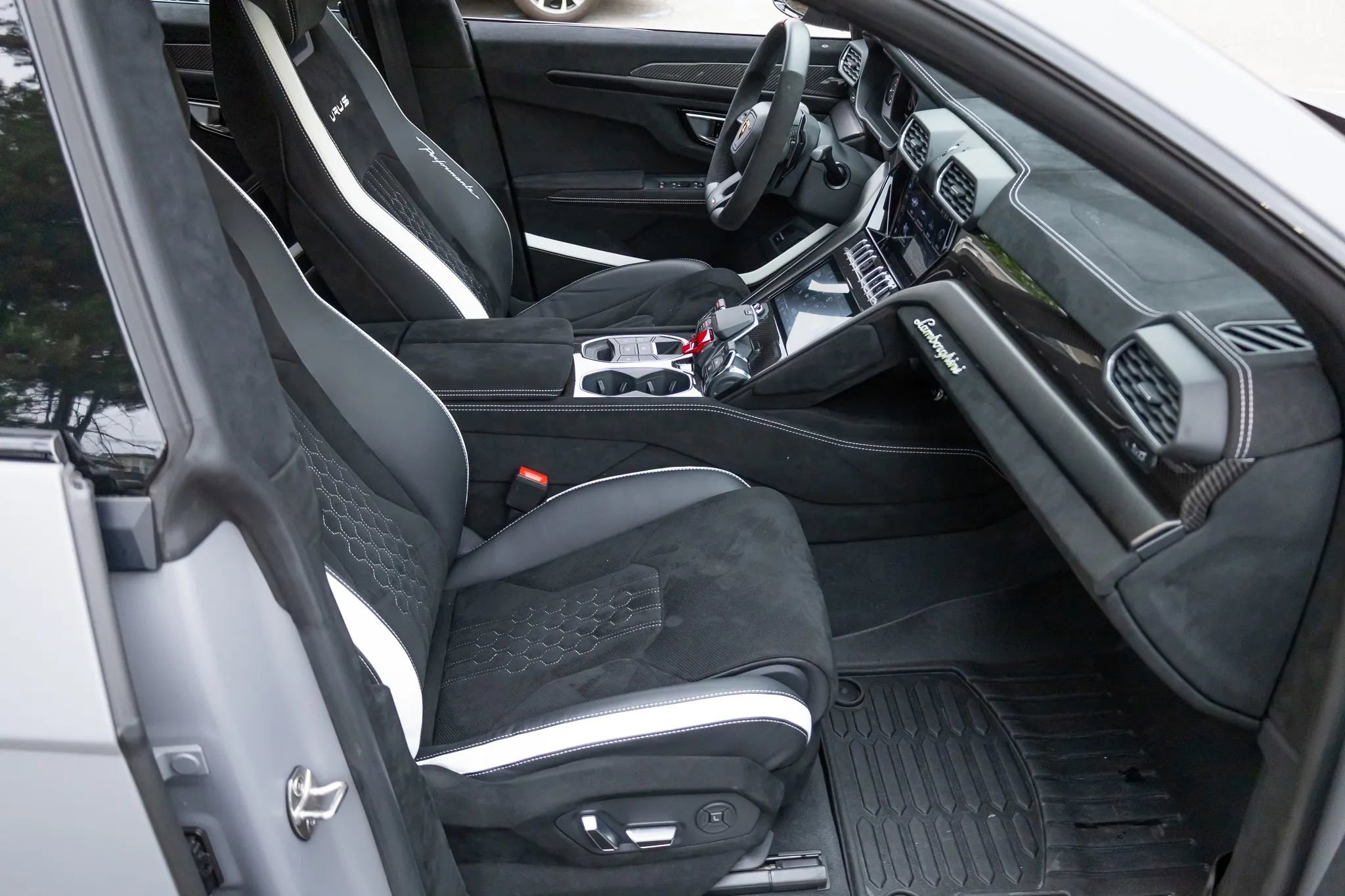 Used 2024 Lamborghini Urus Performante AWD/4WD image 70