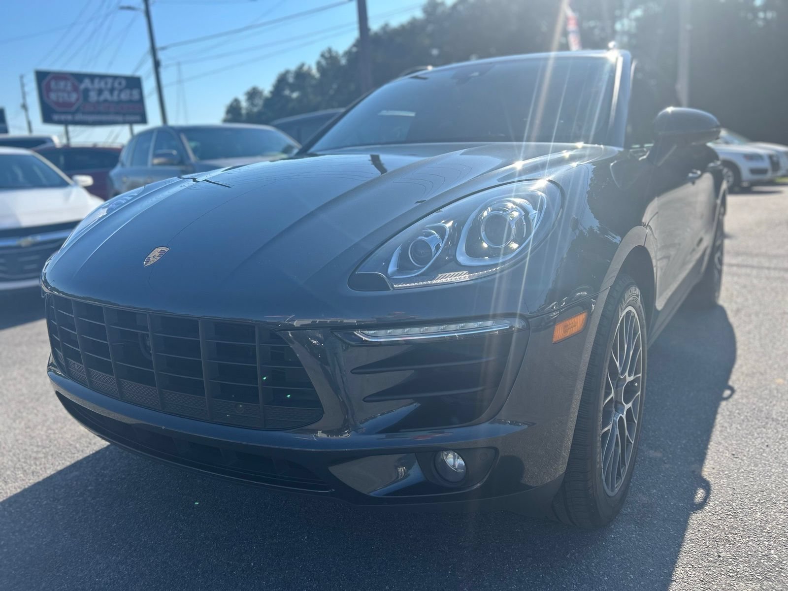 Used 2018 Porsche Macan Sport Edition AWD/4WD image 4
