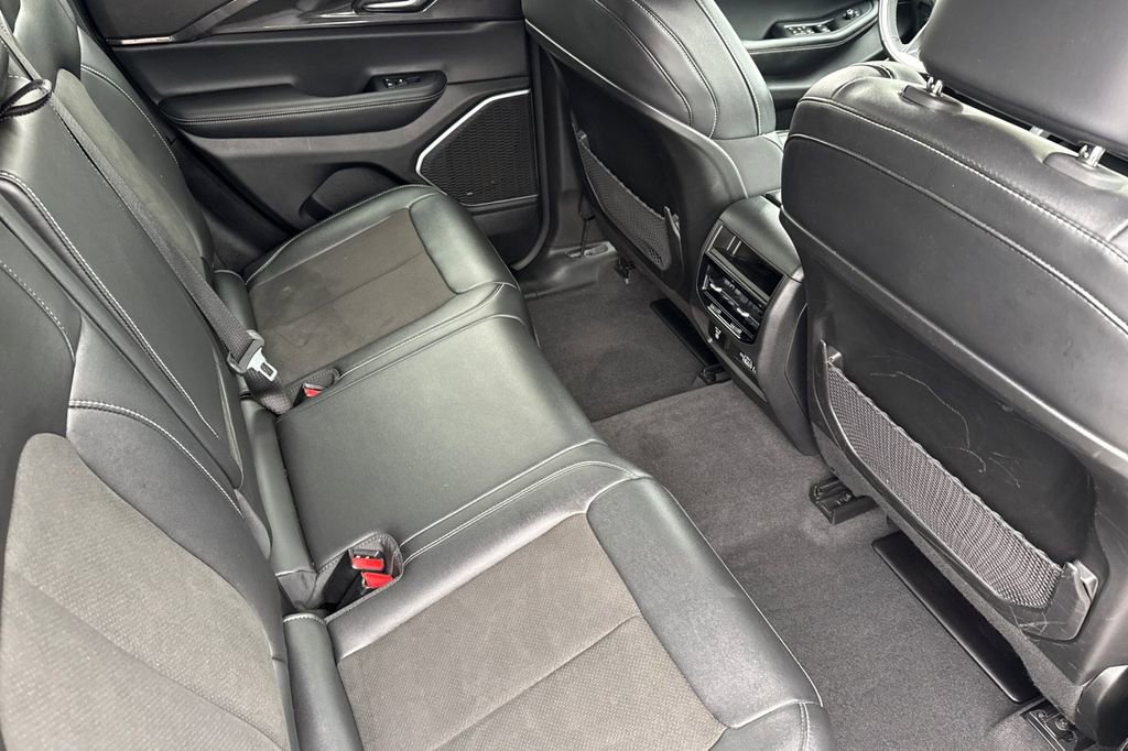 Used 2022 Jeep Grand Cherokee Altitude image 24