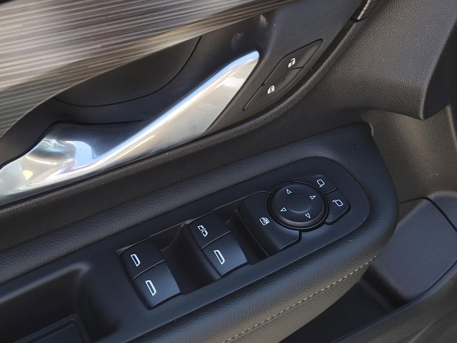 Used 2024 GMC Terrain SLE image 17