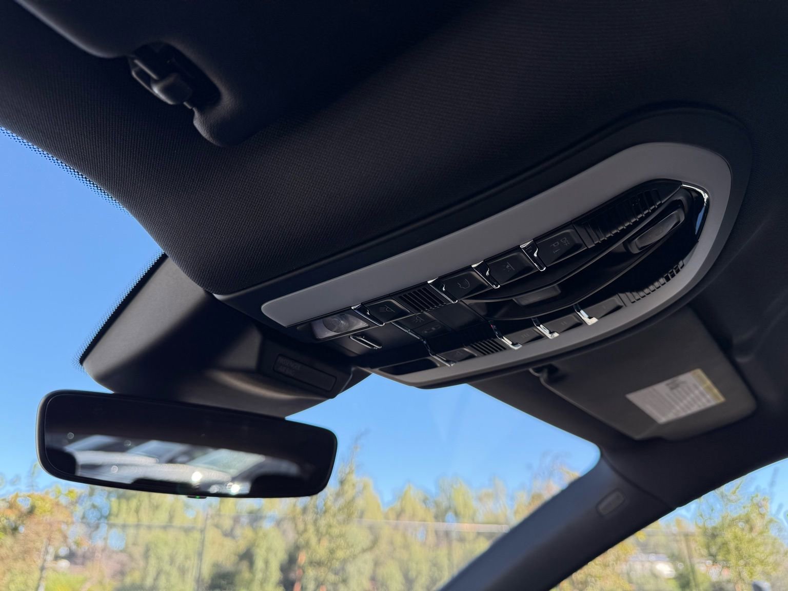 Used 2025 Porsche Macan image 17