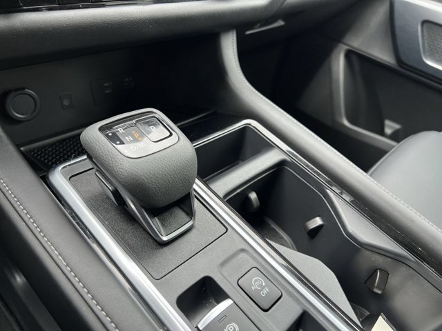 Used 2024 Nissan Pathfinder SL FWD image 16