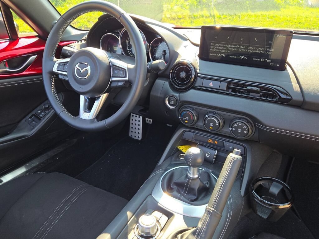 Used 2024 MAZDA MX-5 Miata Club w/ Interior Package RWD image 9