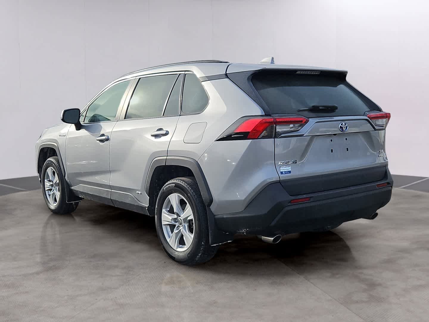 Used 2021 Toyota RAV4 XLE w/ Convenience Package AWD/4WD image 7