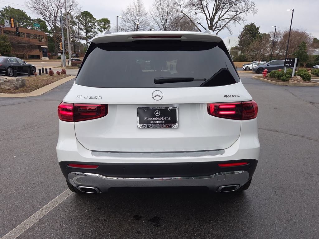 Used 2026 Mercedes-Benz GLB 250 GLB 250 image 4