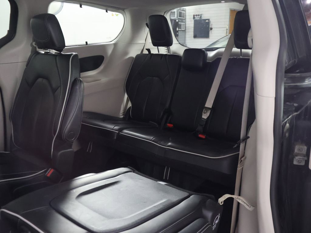 Used 2023 Chrysler Pacifica Limited image 34