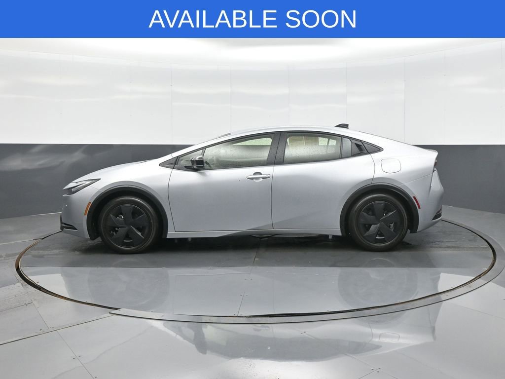 Used 2026 Toyota Prius LE FWD image 4