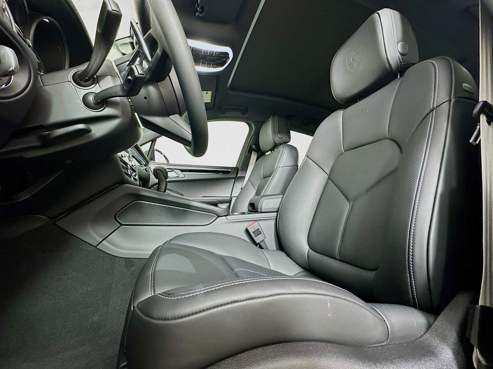 New 2026 Porsche Macan image 5