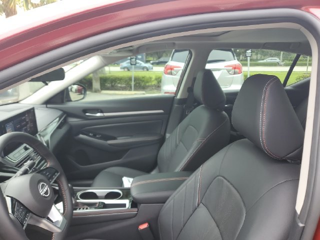 Used 2025 Nissan Altima 2.5 SR w/ SR Premium Package FWD image 21