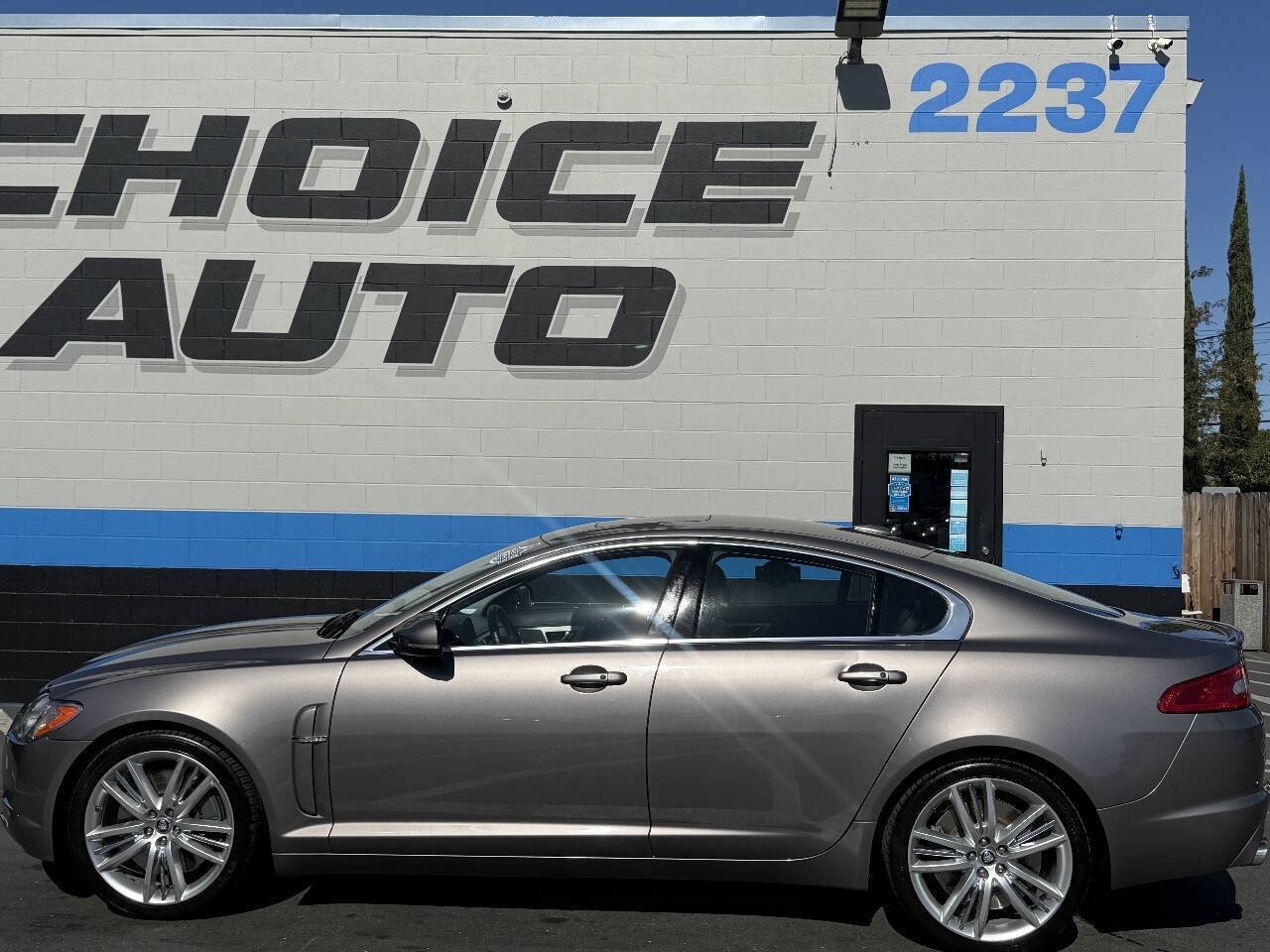 Used 2010 Jaguar XF Supercharged RWD image 21