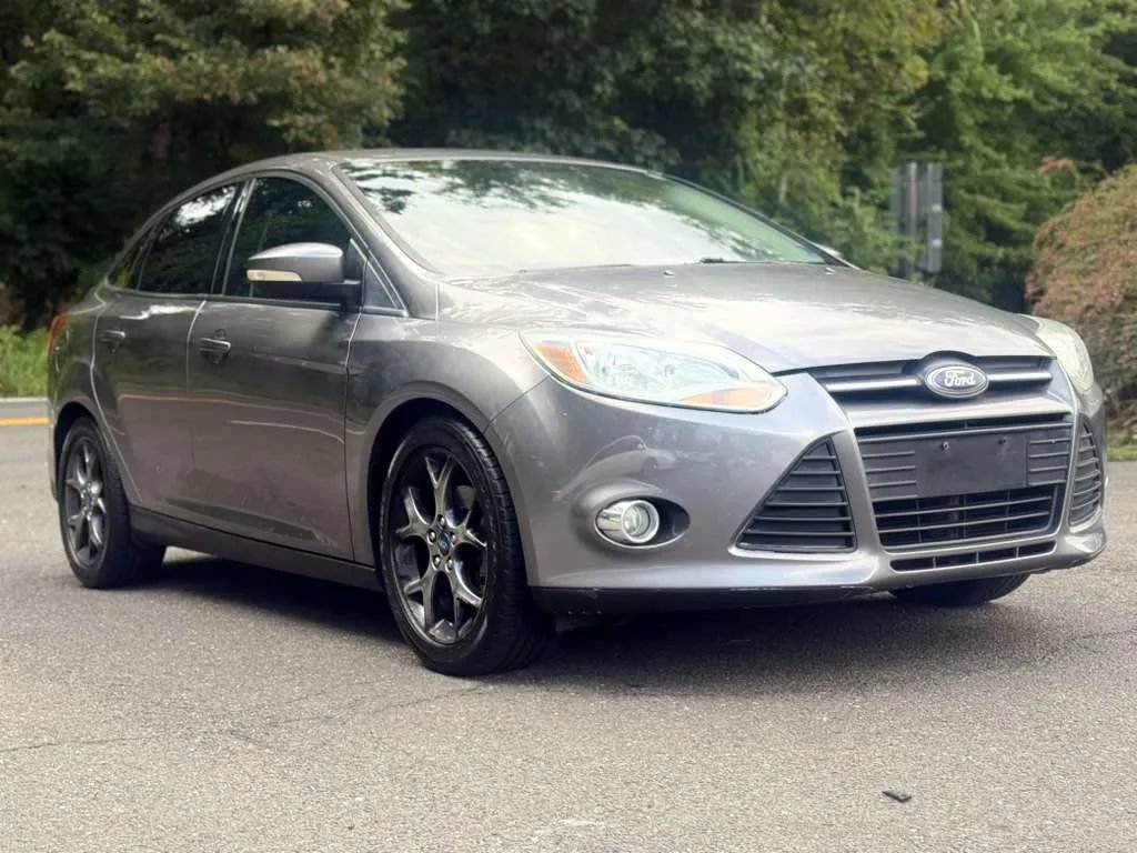 Used 2014 Ford Focus SE w/ Equipment Group 201A FWD image 1