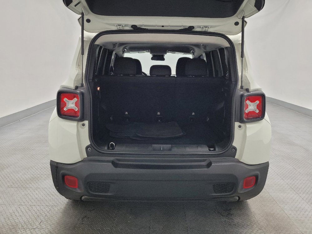 Used 2020 Jeep Renegade Altitude FWD image 29