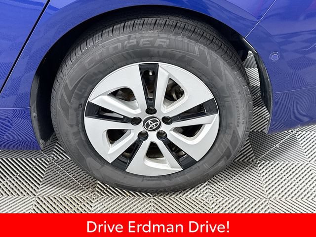 Certified 2018 Toyota Prius Three FWD image 4