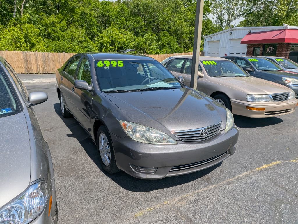 Used 2005 Toyota Camry LE FWD image 4