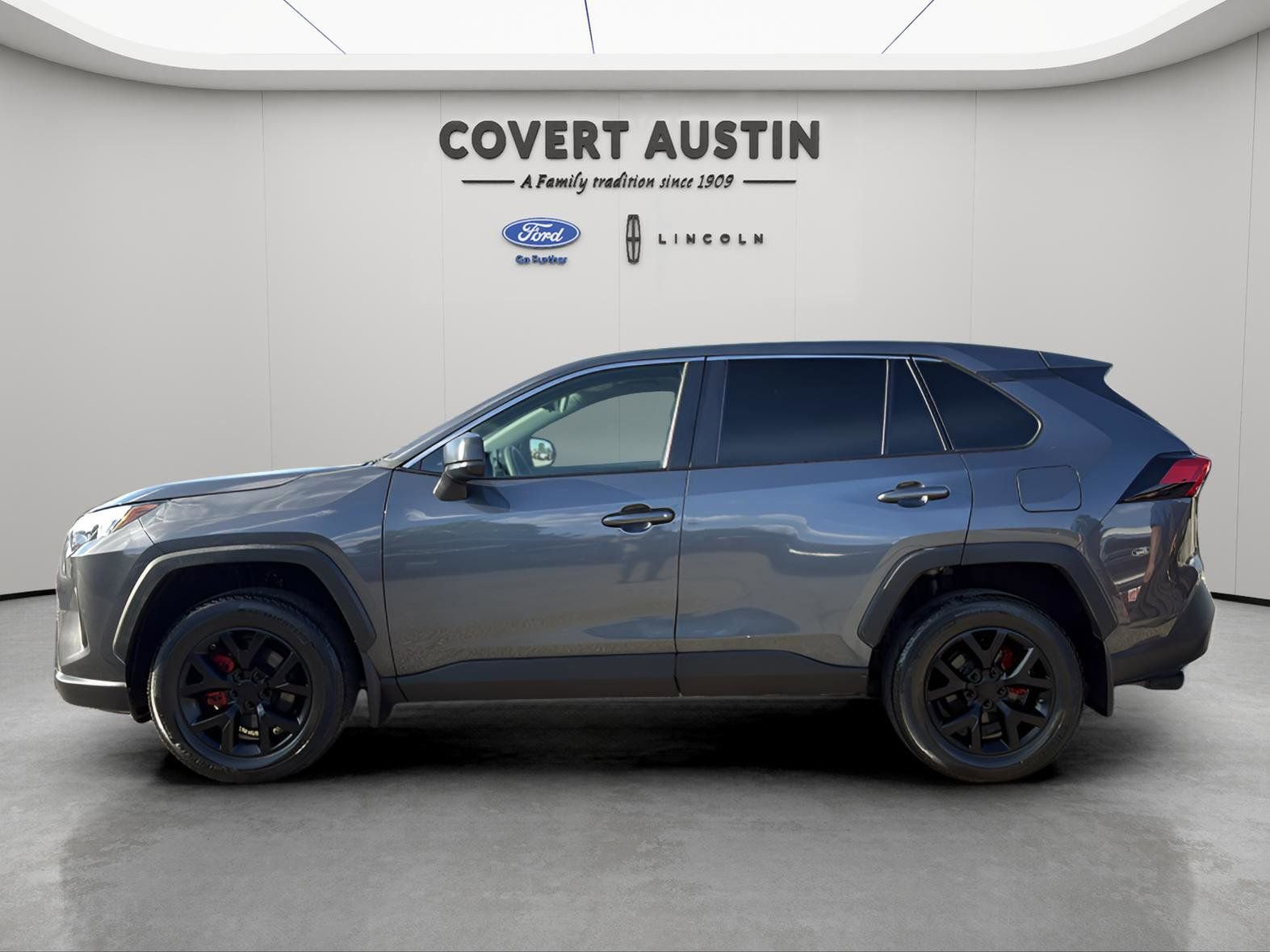 Used 2024 Toyota RAV4 LE FWD image 2