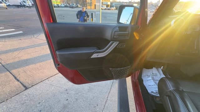 Used 2012 Jeep Wrangler Unlimited Rubicon w/ Connectivity Group image 9