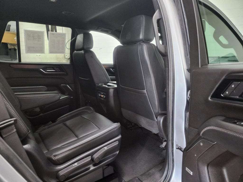 Used 2025 GMC Yukon Denali AWD/4WD image 32