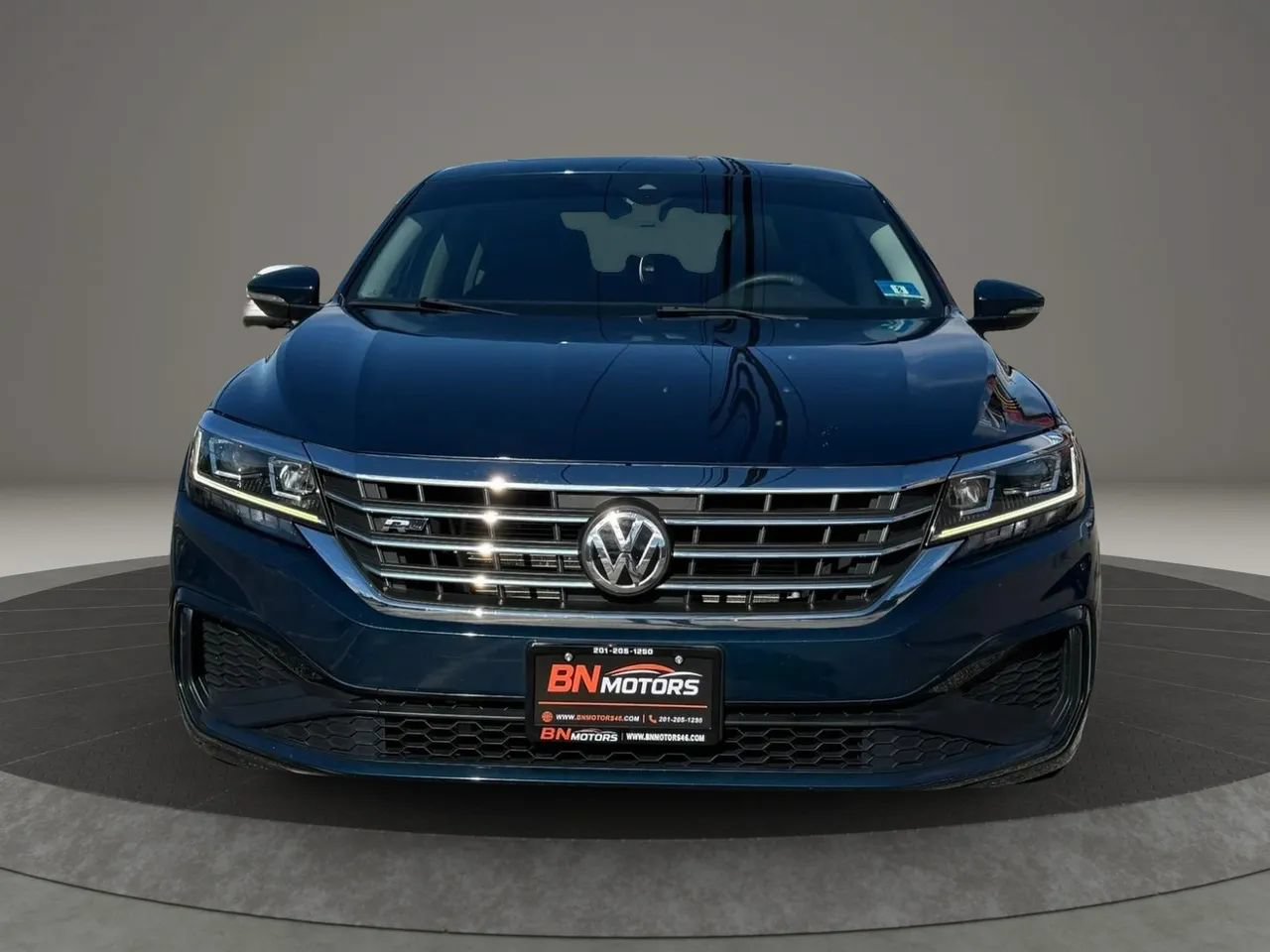 Used 2020 Volkswagen Passat 2.0T R-Line FWD image 4