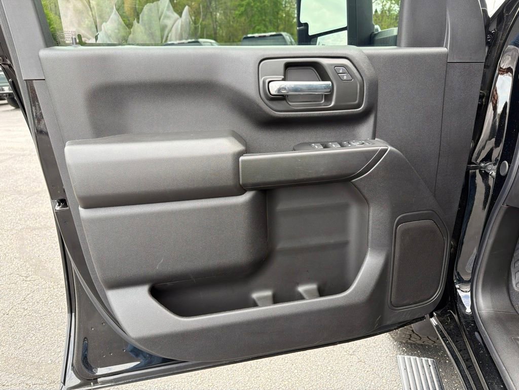 Used 2025 Chevrolet Silverado 2500 Custom w/ Custom Value Package AWD/4WD image 5