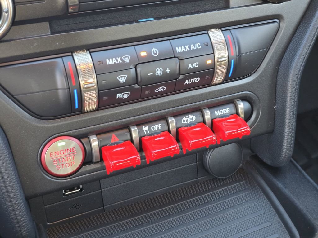 Used 2022 Ford Mustang Shelby GT500 w/ Carbon Fiber Track Pack image 31