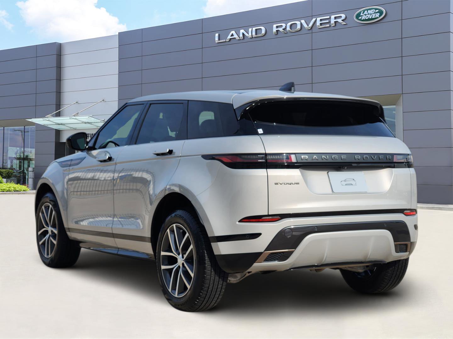 Used 2025 Land Rover Range Rover Evoque Dynamic SE image 4