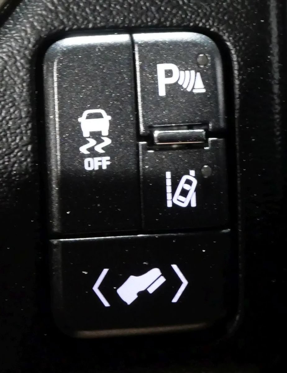 Used 2015 GMC Yukon XL Denali w/ Touring Package AWD/4WD image 24