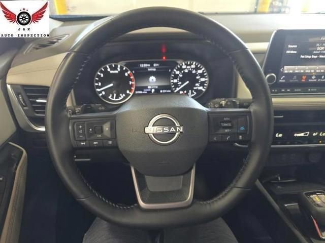Used 2025 Nissan Rogue SV FWD image 6