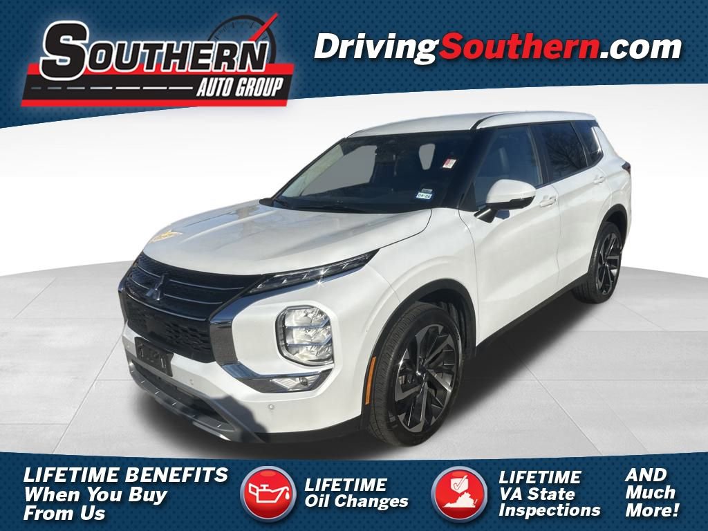 Used 2024 Mitsubishi Outlander SE image 1