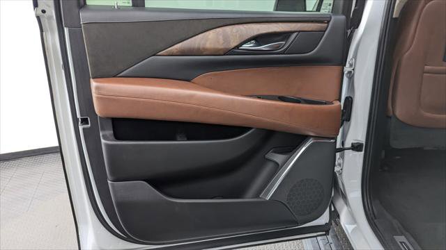 Used 2016 Cadillac Escalade ESV Premium image 16