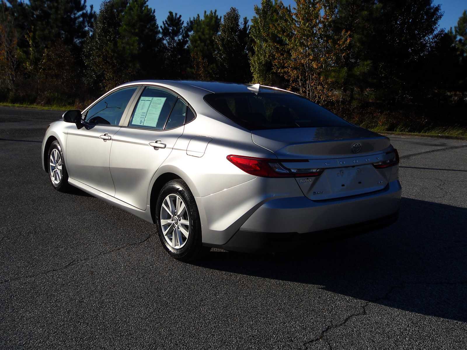 Used 2025 Toyota Camry LE image 3