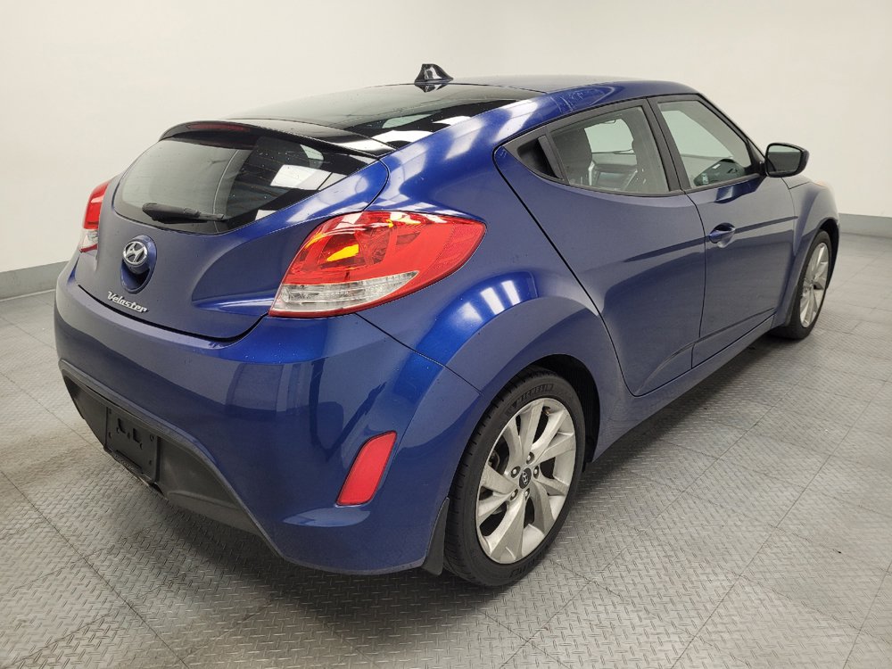 Used 2016 Hyundai Veloster FWD image 10