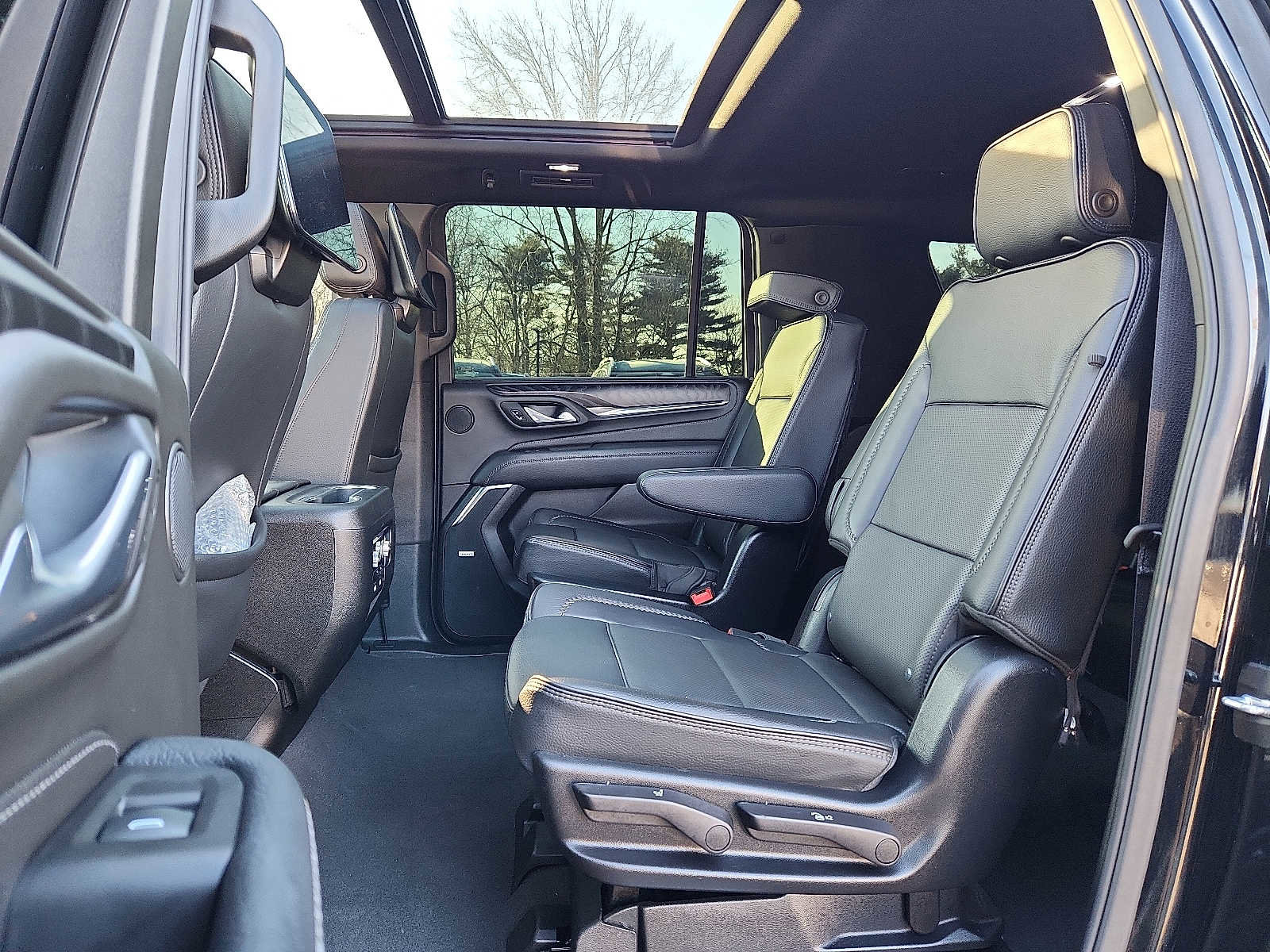 Used 2024 GMC Yukon XL Denali w/ Denali Reserve Package image 10