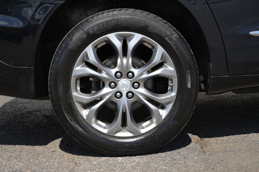 Used 2020 Buick Enclave Avenir w/ Avenir Technology Package AWD/4WD image 9