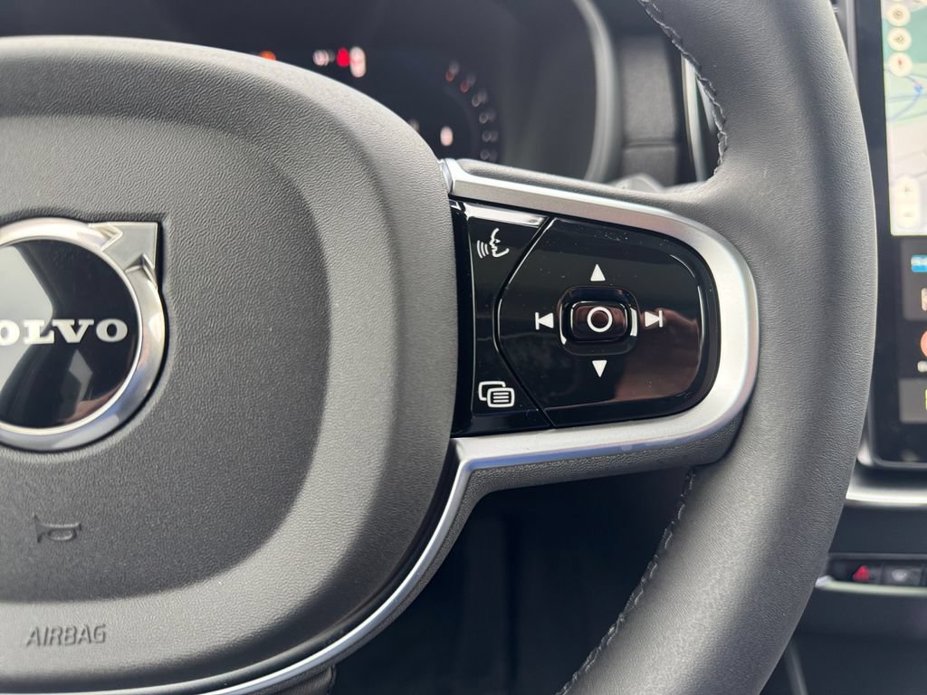 New 2026 Volvo XC90 B6 Plus w/ Protection Package Premier AWD/4WD image 16
