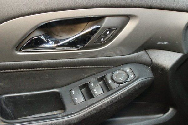 Used 2023 Chevrolet Traverse LT image 19