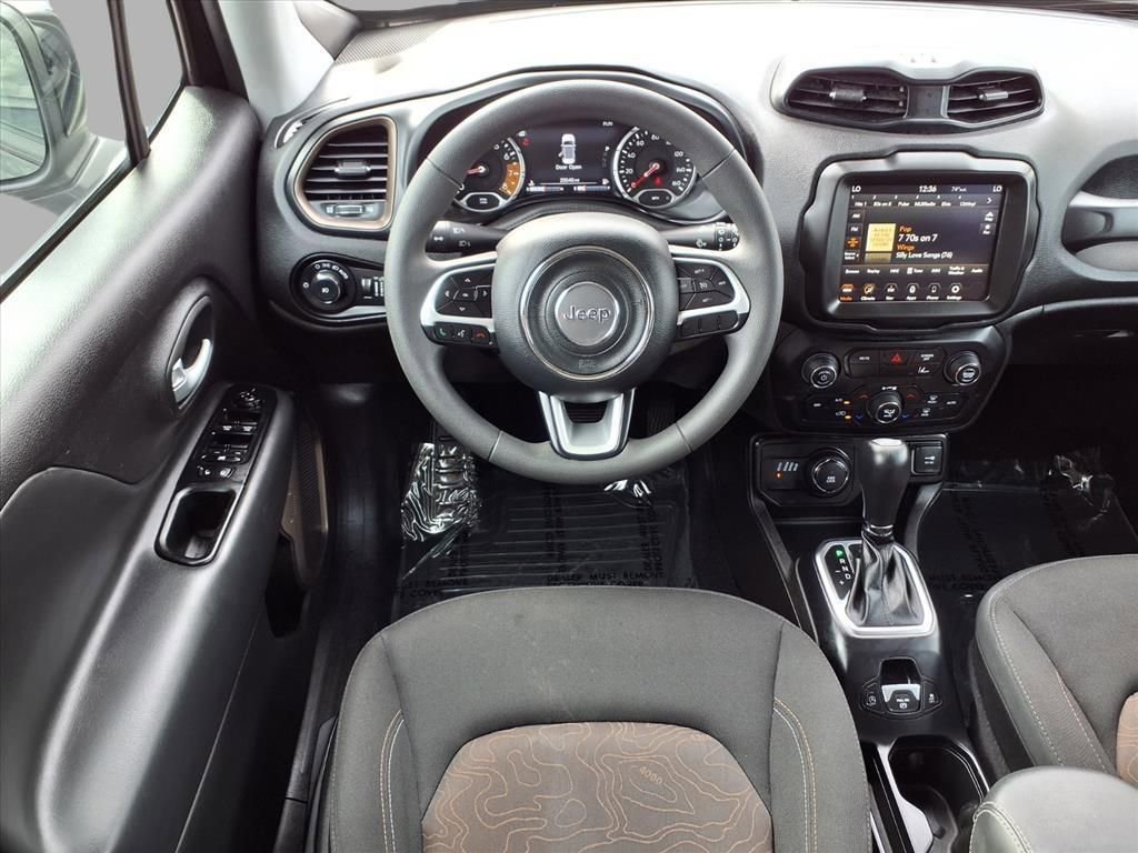 Used 2023 Jeep Renegade Latitude image 4