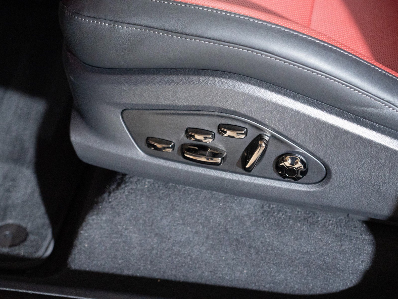 Used 2026 Porsche Cayenne Turbo Electric AWD/4WD image 12