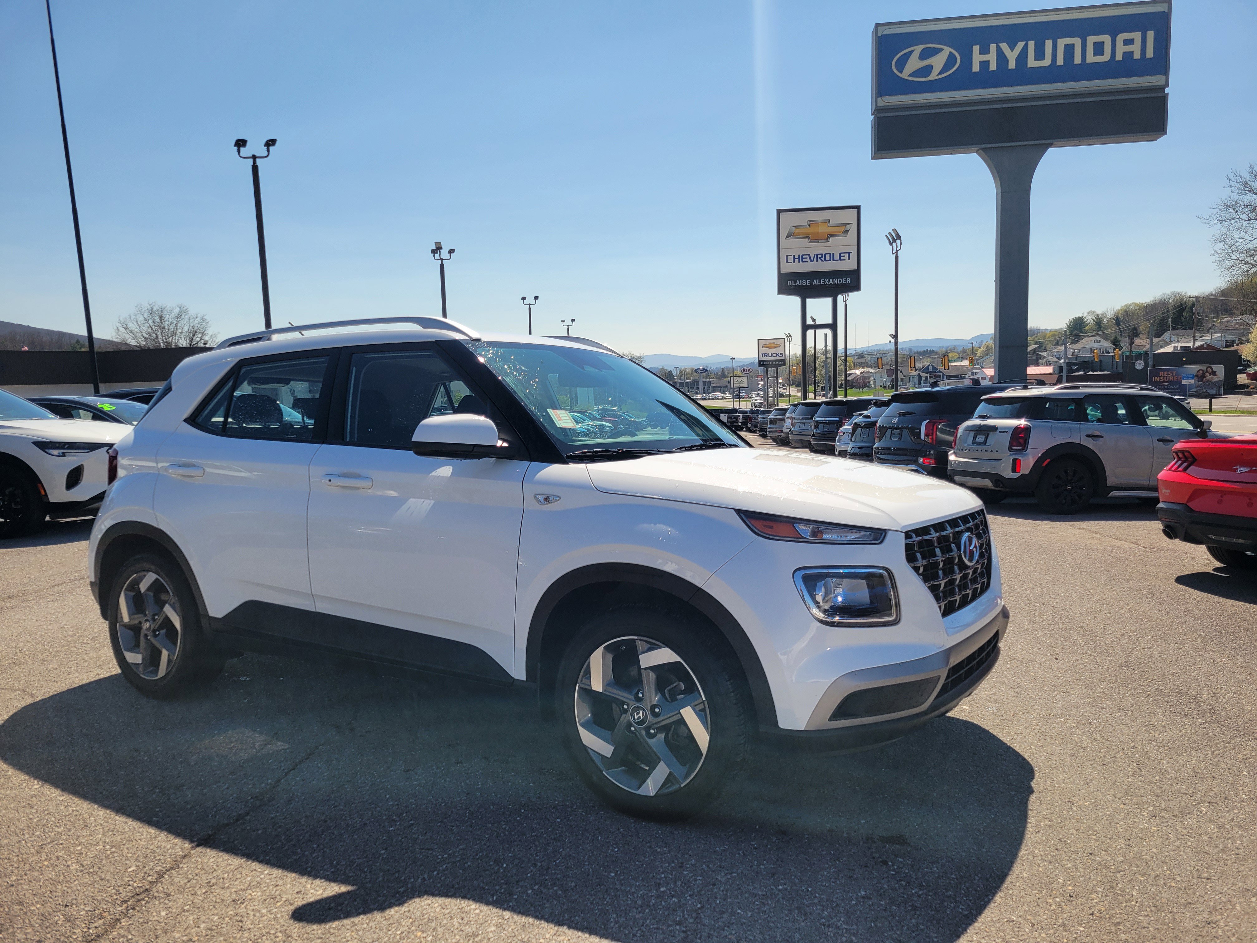 Certified 2024 Hyundai Venue SEL image 1