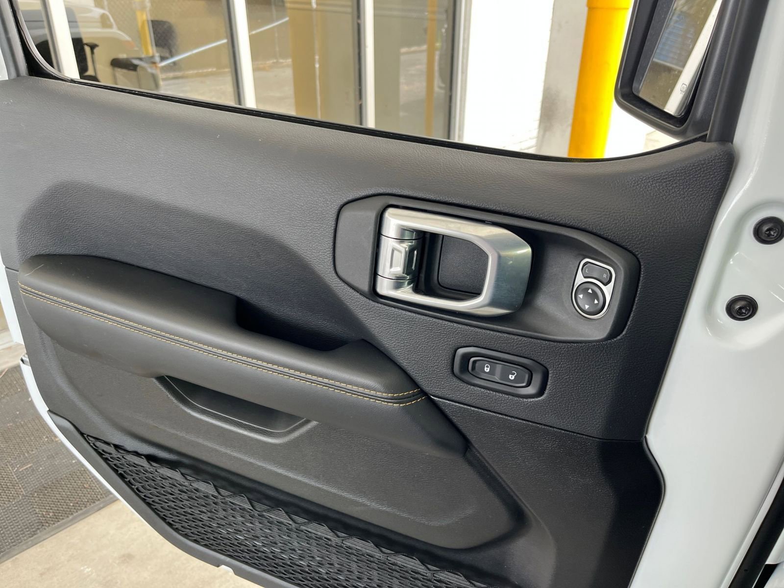 Used 2025 Jeep Wrangler Sahara image 20