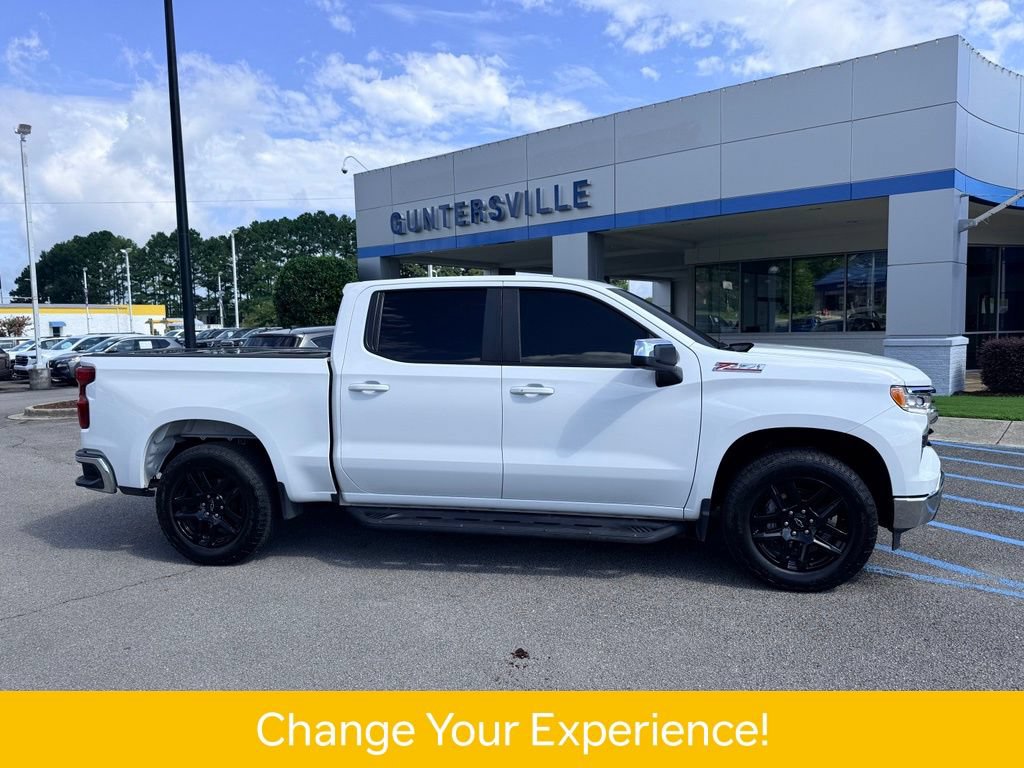 Used 2022 Chevrolet Silverado 1500 LT w/ Z71 Off-Road Package AWD/4WD image 4