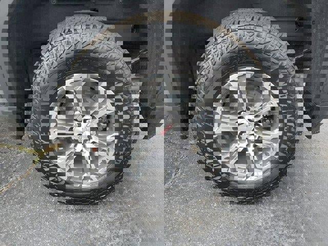 New 2026 GMC Sierra 1500 SLE w/ X31 Off-Road Package image 9