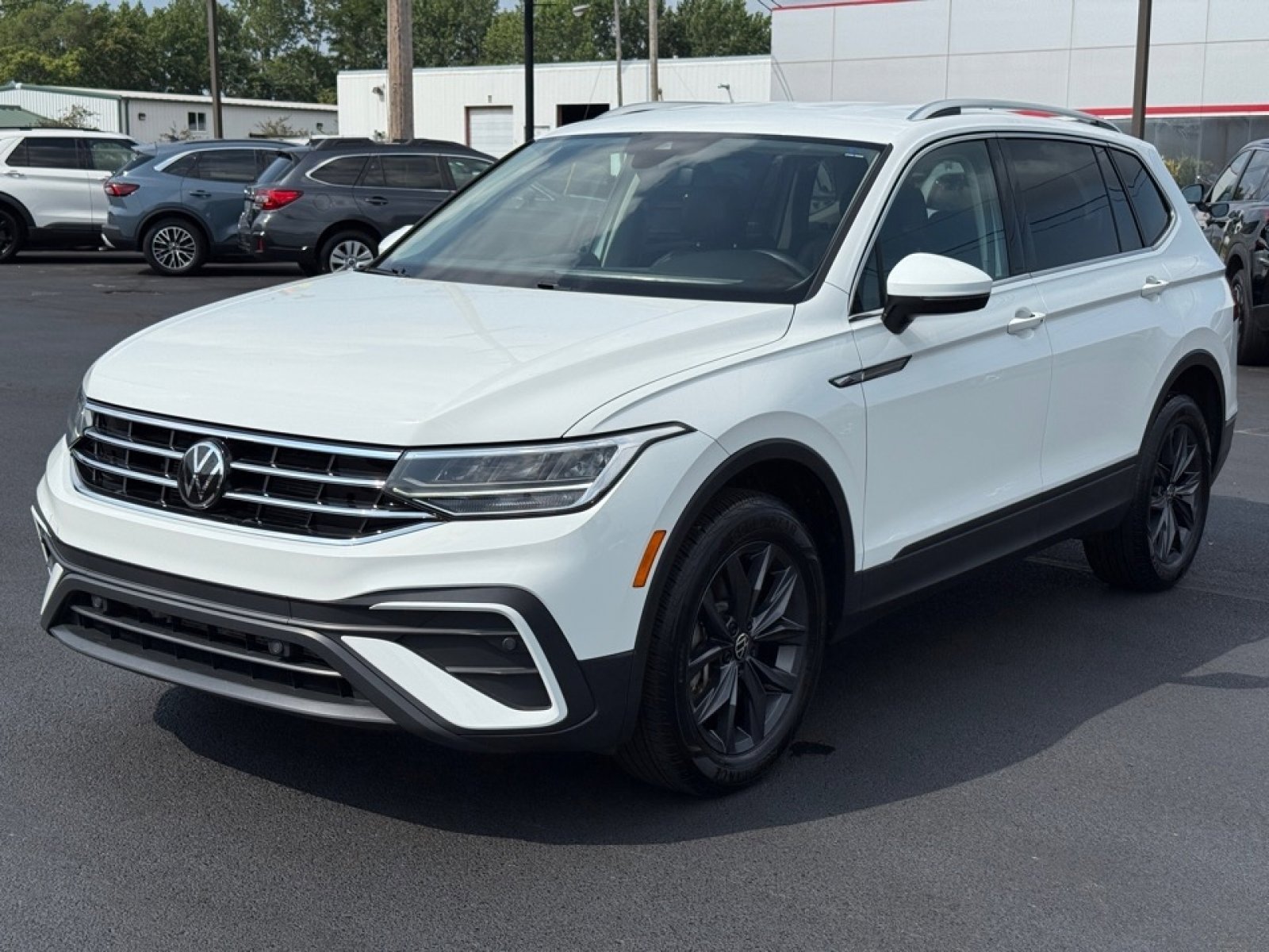 Used 2024 Volkswagen Tiguan Wolfsburg Edition AWD/4WD image 4