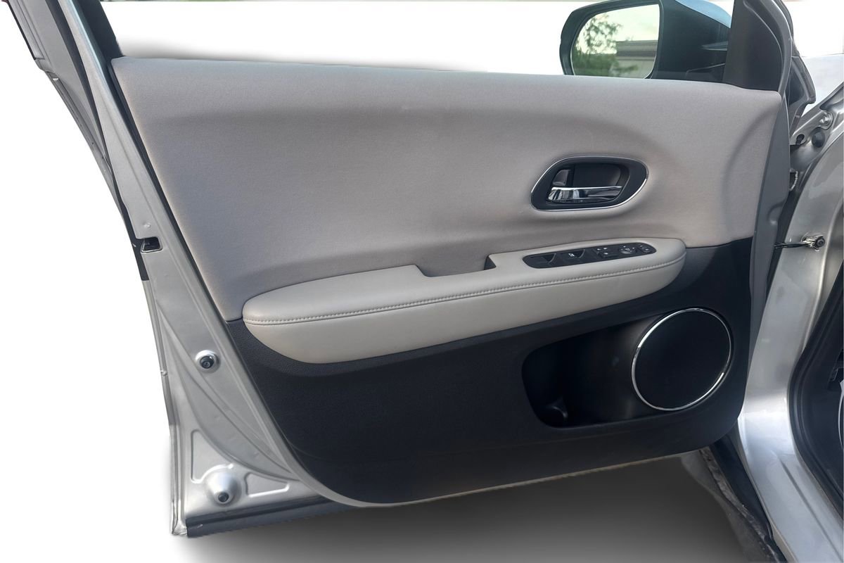 Used 2016 Honda HR-V EX image 19