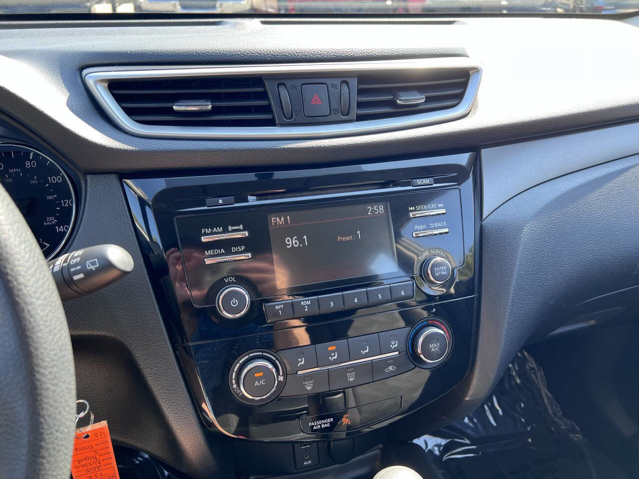 Used 2015 Nissan Rogue S image 16